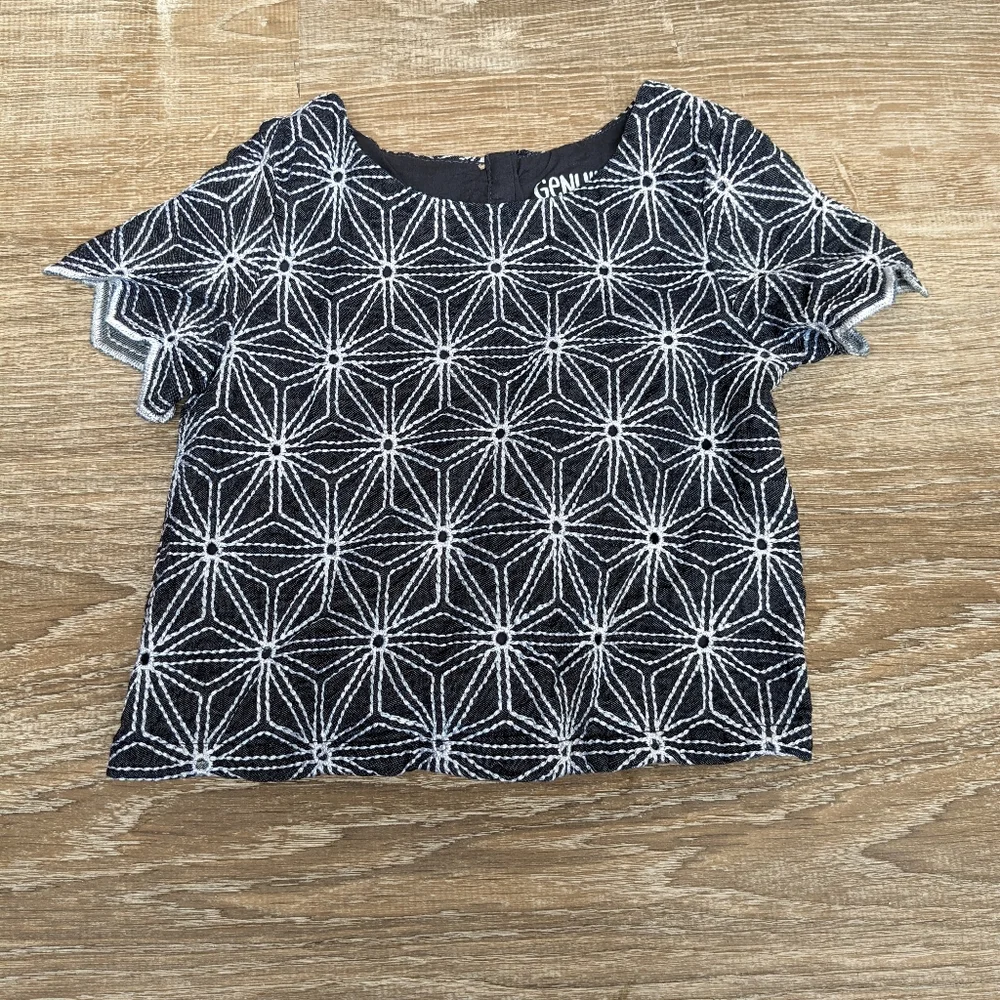 NEW OshKosh Embroidered Floral Denim Two Piece Set Size 2T